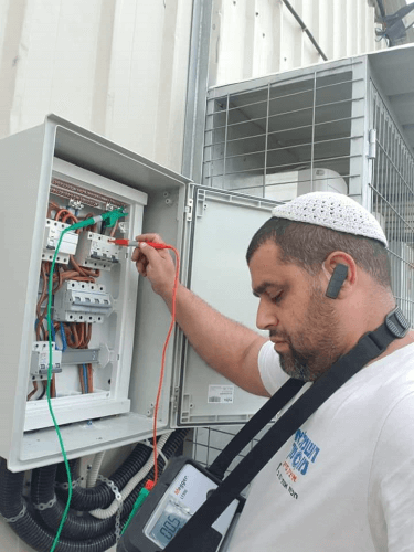 תיקון לוח חשמל 2